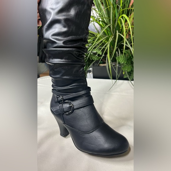 Black Leather Heeled Boot - Picture 5 of 5